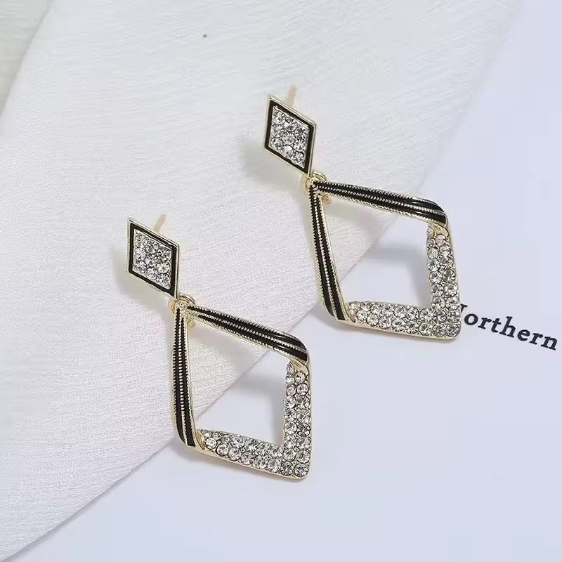 Amazing Korean Jewelry For Women (DESIGN 6576)