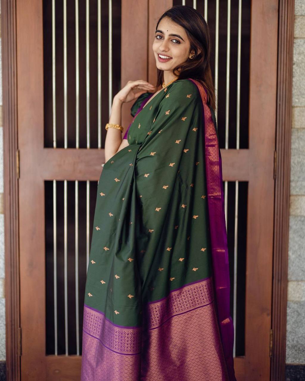 Shubh Lichi Slik Banarasi Saree