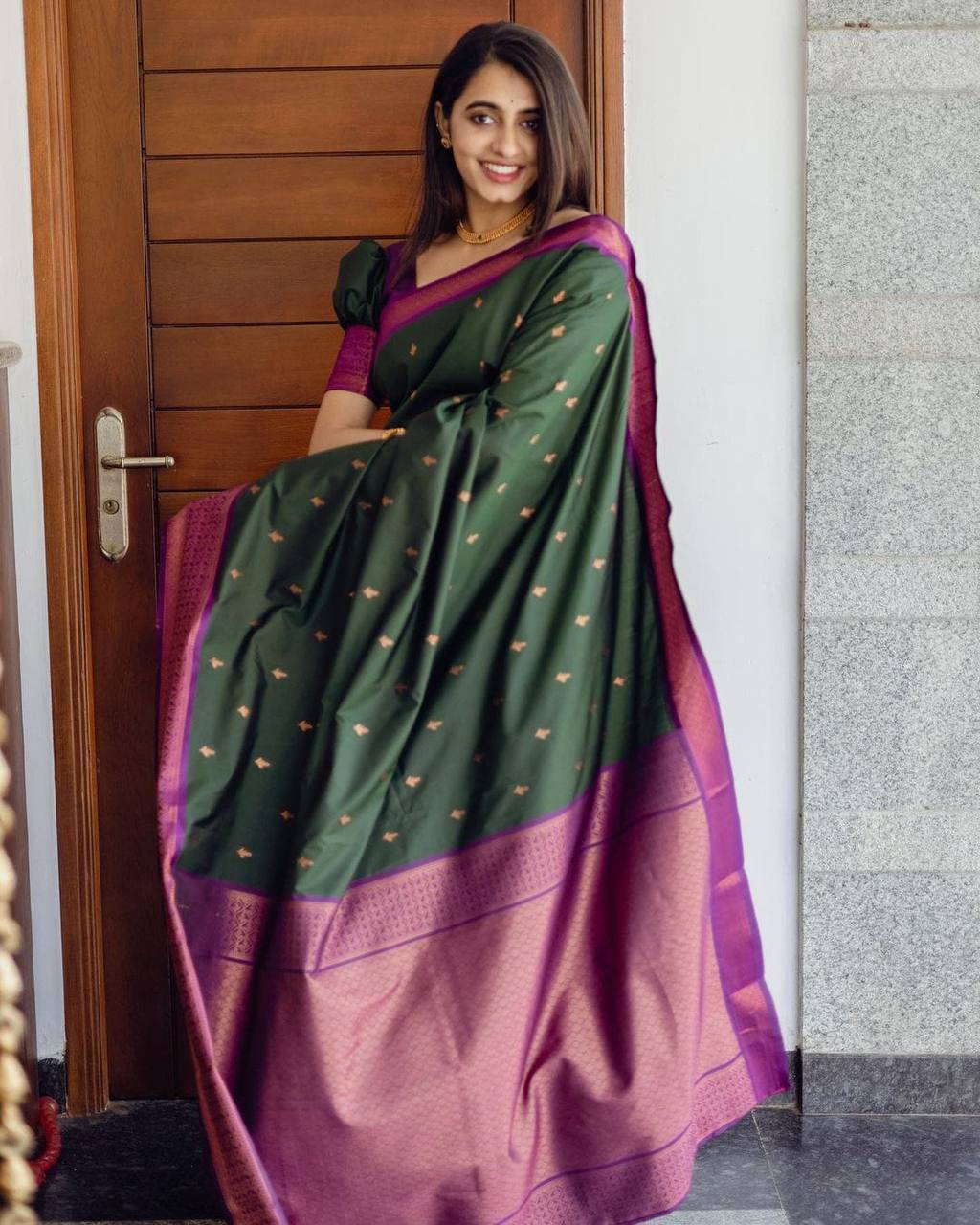 Shubh Lichi Slik Banarasi Saree