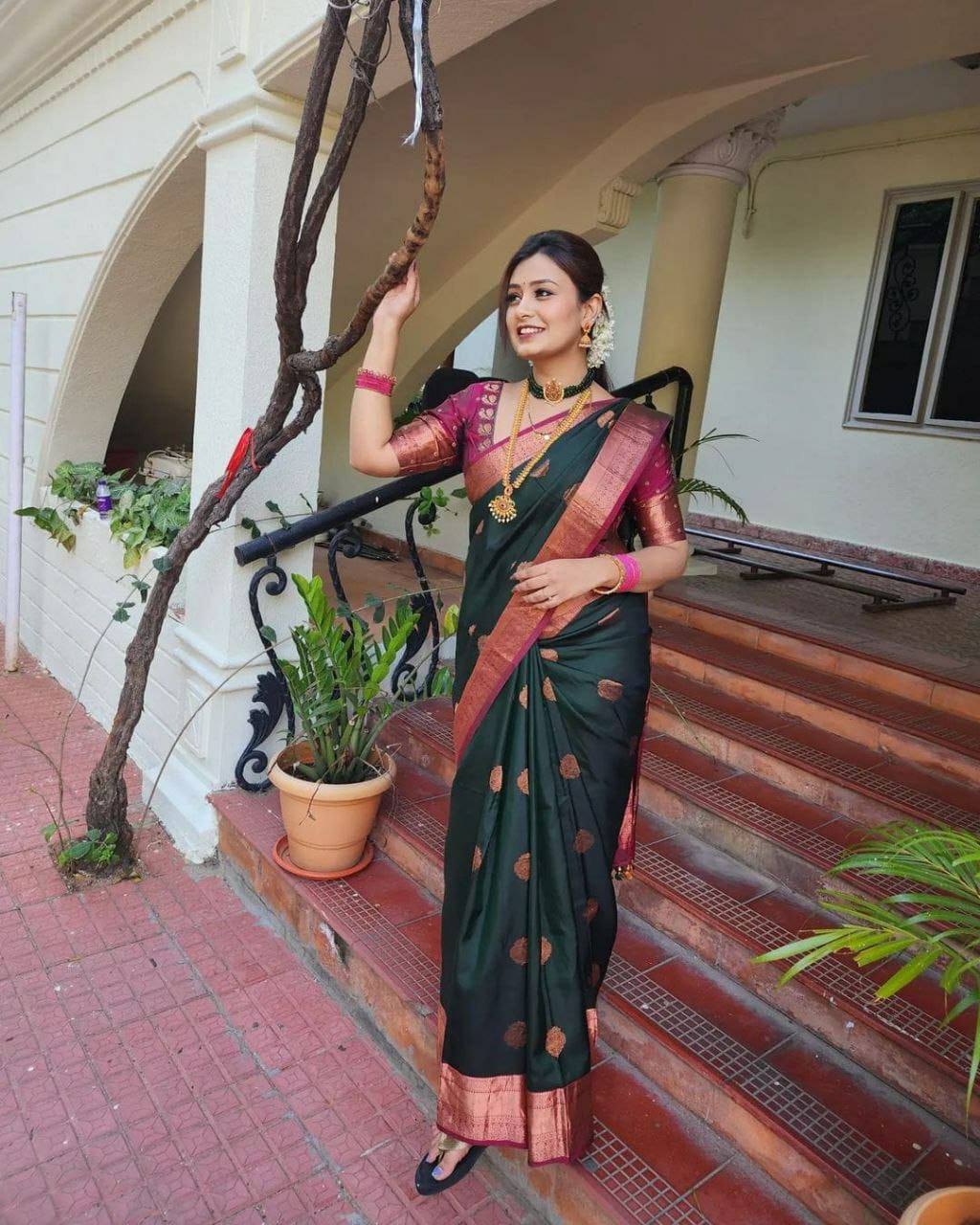 Shubh Lichi Slik Banarasi Saree